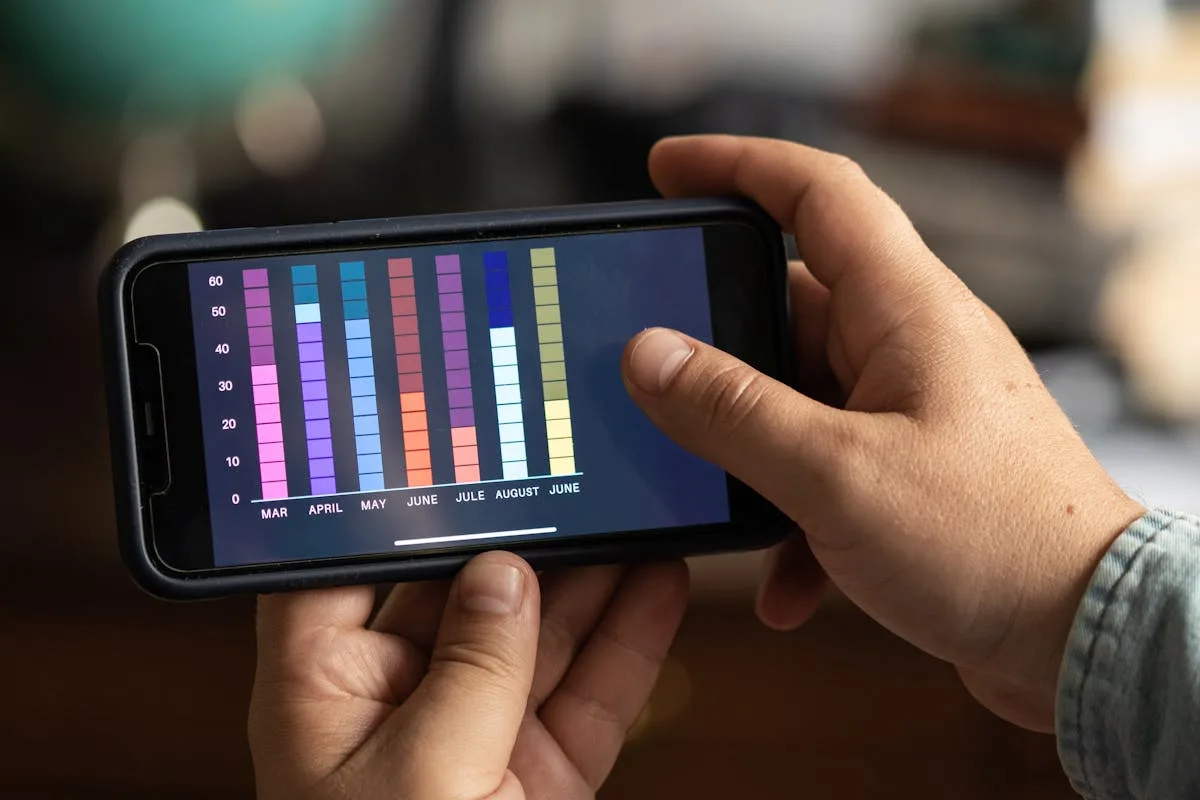 Smartphone mostrando iconos de aplicaciones de almacenamiento en la nube